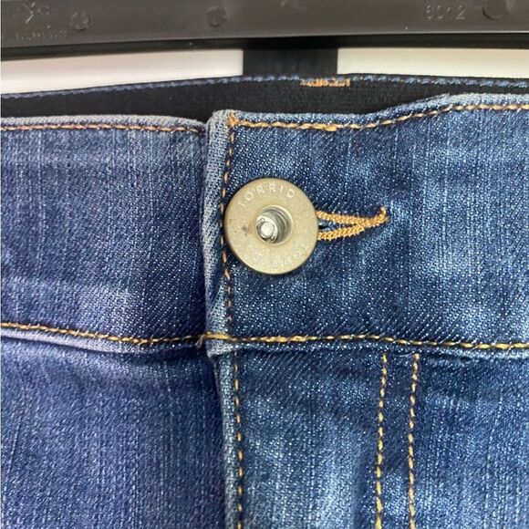 Torrid Bombshell Skinny Straight Leg Blue Jeans with Pockets stretchy size 24 - Picture 6 of 12